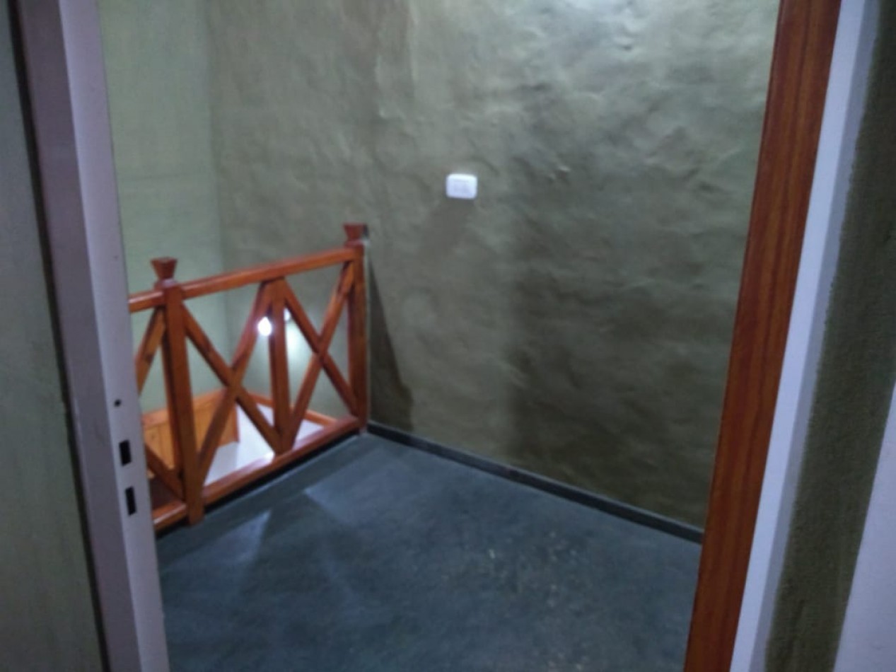 CASA DE 4 AMB.CON PARQUE Y ENTRADA P/ VARIOS AUTOS