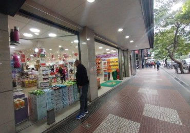 PREDIO UNICO!!!  (SAN MIGUEL CTRO.) LOCAL  451 M2. CON DEPOSITO PLANTA ALTA  250 M2.