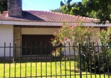 EXCELENTE CHALET DE 4 AMB. CON PARQUE